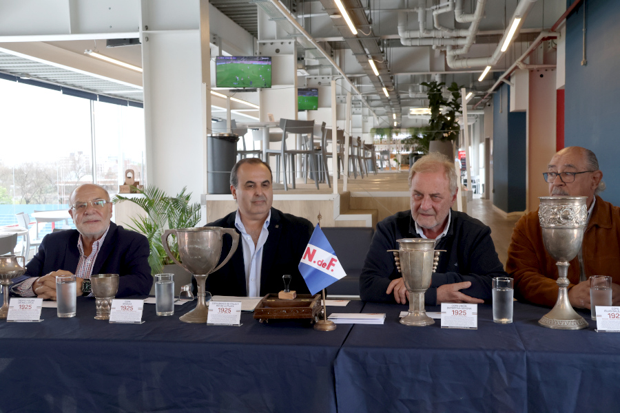 En el marco del centenario de la “Gira más grandiosa del Club Nacional de Fútbol – 1925 - 2025”, Correo Uruguayo realizó el lanzamiento de un sello personalizado en su conmemoración.
