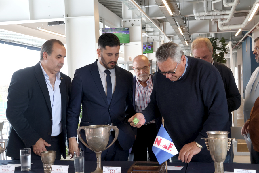 En el marco del centenario de la “Gira más grandiosa del Club Nacional de Fútbol – 1925 - 2025”, Correo Uruguayo realizó el lanzamiento de un sello personalizado en su conmemoración.