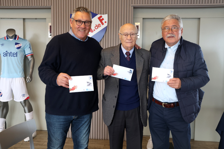 En el marco del centenario de la “Gira más grandiosa del Club Nacional de Fútbol – 1925 - 2025”, Correo Uruguayo realizó el lanzamiento de un sello personalizado en su conmemoración.