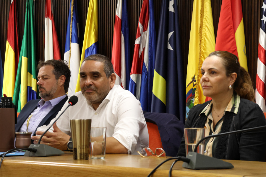 En la sede de UPAEP, el 14 de octubre, Correo Uruguayo realizó una jornada de la que participaron clientes y funcionarios, en la que se brindó información sobre el plan quinquenal y sobre la actual hoja de ruta de la empresa postal pública, y se presentó el servicio Ahíva Tienda, una plataforma que busca destacar productos locales y conectar a emprendedores uruguayos con compradores nacionales e internacionales.