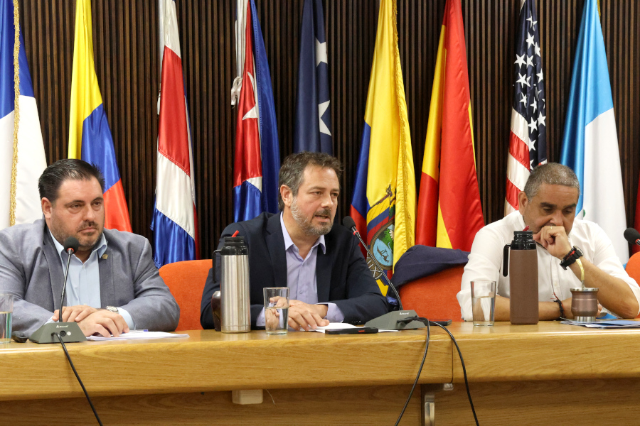 En la sede de UPAEP, el 14 de octubre, Correo Uruguayo realizó una jornada de la que participaron clientes y funcionarios, en la que se brindó información sobre el plan quinquenal y sobre la actual hoja de ruta de la empresa postal pública, y se presentó el servicio Ahíva Tienda, una plataforma que busca destacar productos locales y conectar a emprendedores uruguayos con compradores nacionales e internacionales.