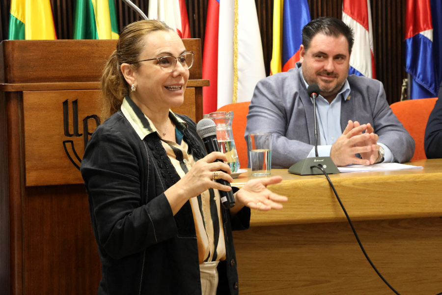 En la sede de UPAEP, el 14 de octubre, Correo Uruguayo realizó una jornada de la que participaron clientes y funcionarios, en la que se brindó información sobre el plan quinquenal y sobre la actual hoja de ruta de la empresa postal pública, y se presentó el servicio Ahíva Tienda, una plataforma que busca destacar productos locales y conectar a emprendedores uruguayos con compradores nacionales e internacionales.