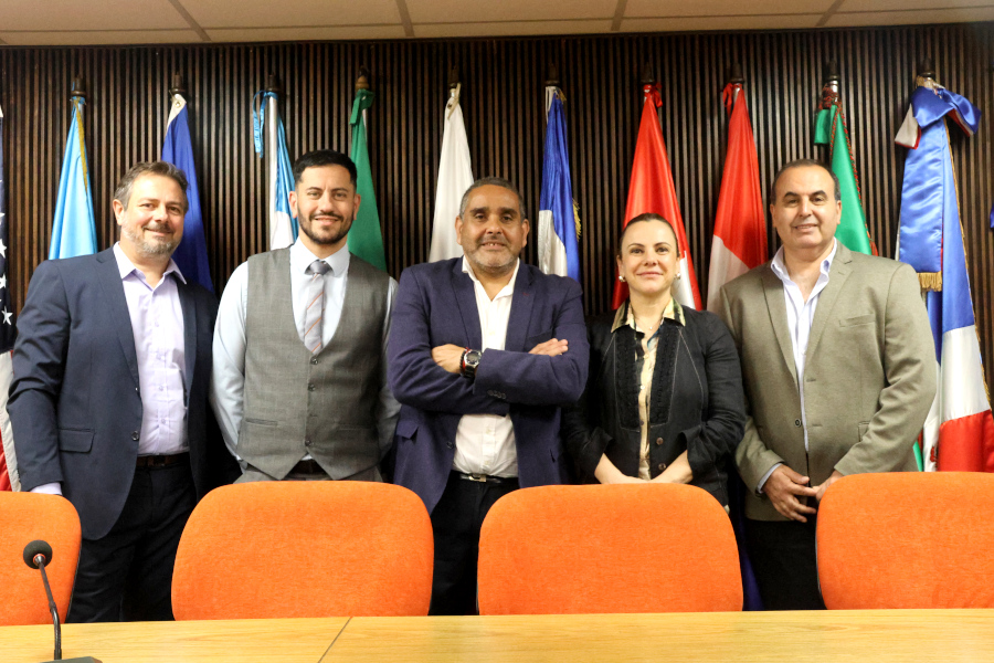 En la sede de UPAEP, el 14 de octubre, Correo Uruguayo realizó una jornada de la que participaron clientes y funcionarios, en la que se brindó información sobre el plan quinquenal y sobre la actual hoja de ruta de la empresa postal pública, y se presentó el servicio Ahíva Tienda, una plataforma que busca destacar productos locales y conectar a emprendedores uruguayos con compradores nacionales e internacionales.