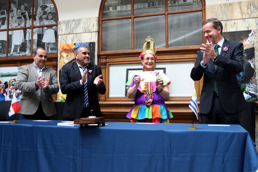 En el marco de las celebraciones por el centésimo vigésimo aniversario de las relaciones diplomáticas entre la República Oriental del Uruguay y la República de Panamá, Correo Uruguayo realizó el lanzamiento de una serie de sellos conmemorativos para celebrar dicho acontecimiento.