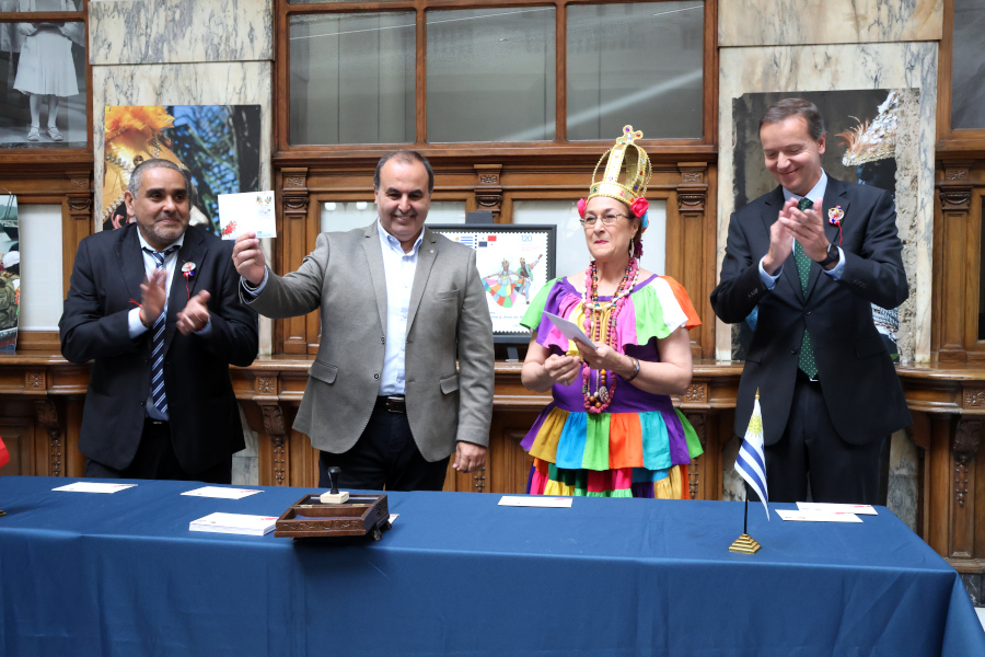 En el marco de las celebraciones por el centésimo vigésimo aniversario de las relaciones diplomáticas entre la República Oriental del Uruguay y la República de Panamá, Correo Uruguayo realizó el lanzamiento de una serie de sellos conmemorativos para celebrar dicho acontecimiento.