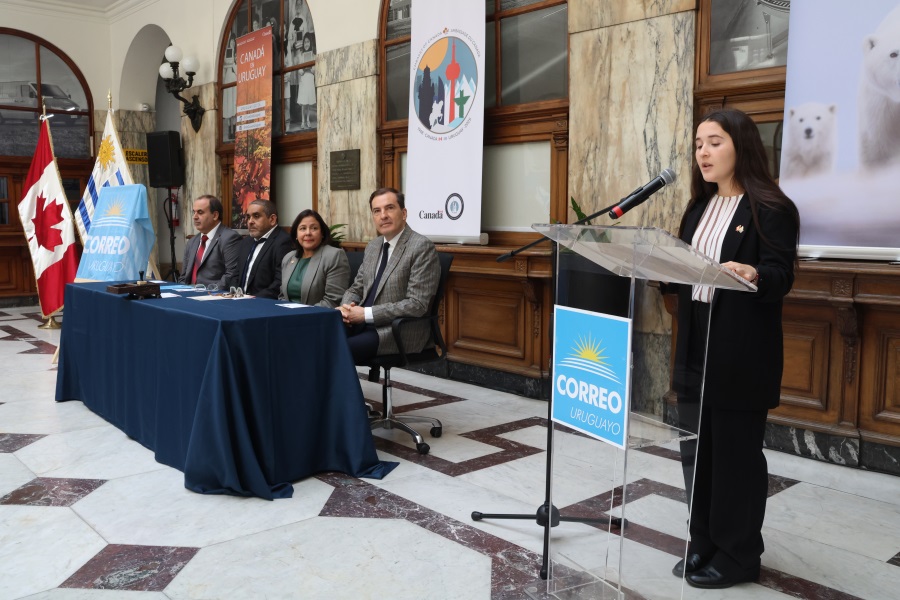 Correo Uruguayo, en el marco de las celebraciones por septuagésimo séptimo aniversario de las relaciones diplomáticas entre Canadá y la República Oriental del Uruguay, realizó el lanzamiento de una serie de sellos conmemorativos para celebrar dicho acontecimiento.