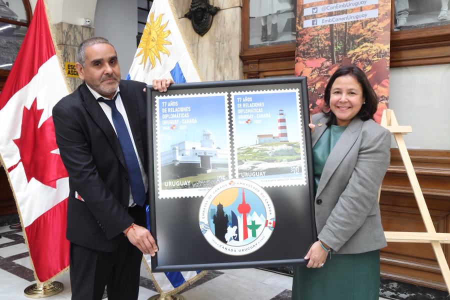 Correo Uruguayo, en el marco de las celebraciones por septuagésimo séptimo aniversario de las relaciones diplomáticas entre Canadá y la República Oriental del Uruguay, realizó el lanzamiento de una serie de sellos conmemorativos para celebrar dicho acontecimiento.