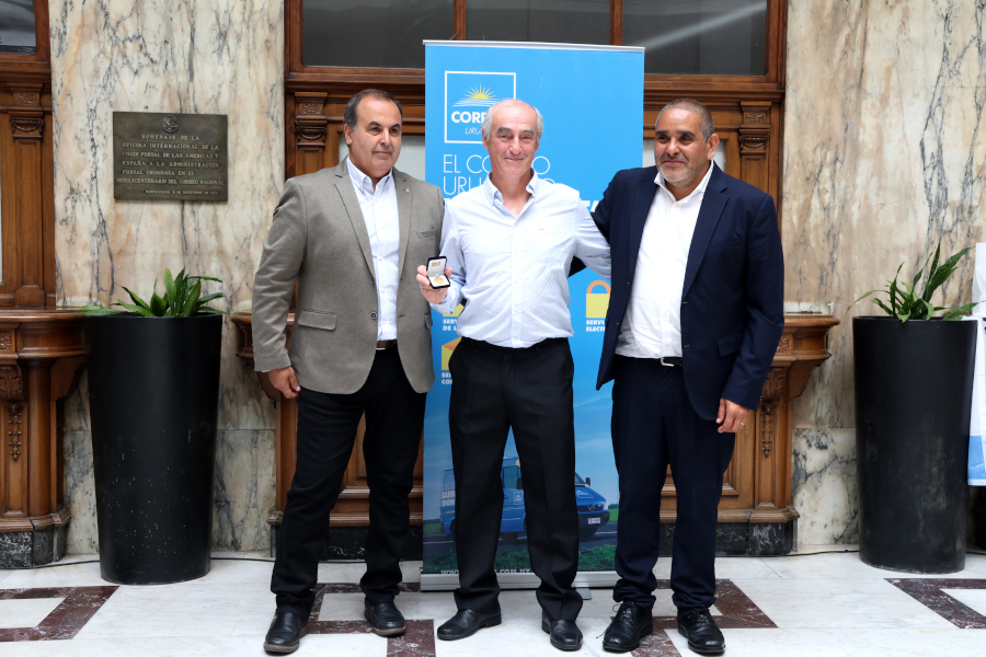 En el Palacio de Correos se realizó la tradicional entrega de medallas a los funcionarios postales que cumplieron 25, 35, 40, 45 y 50 años de servicio y a quienes se ampararon a los beneficios jubilatorios.