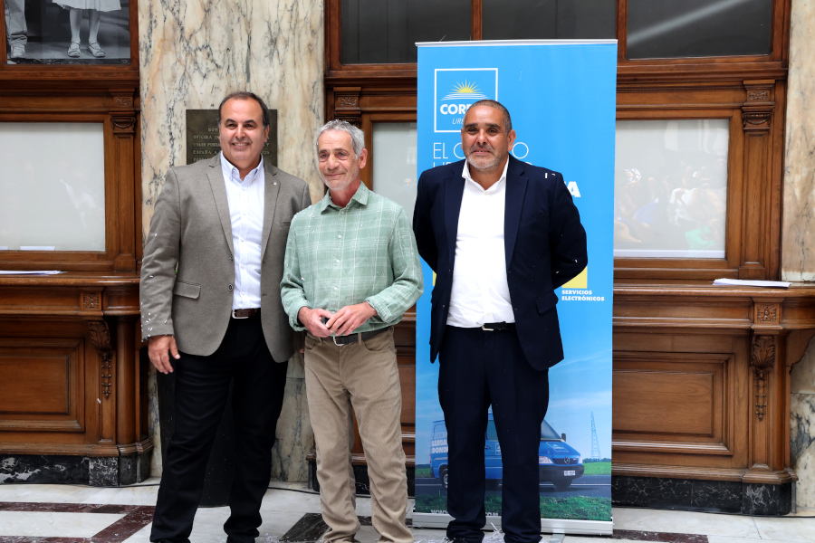 En el Palacio de Correos se realizó la tradicional entrega de medallas a los funcionarios postales que cumplieron 25, 35, 40, 45 y 50 años de servicio y a quienes se ampararon a los beneficios jubilatorios.