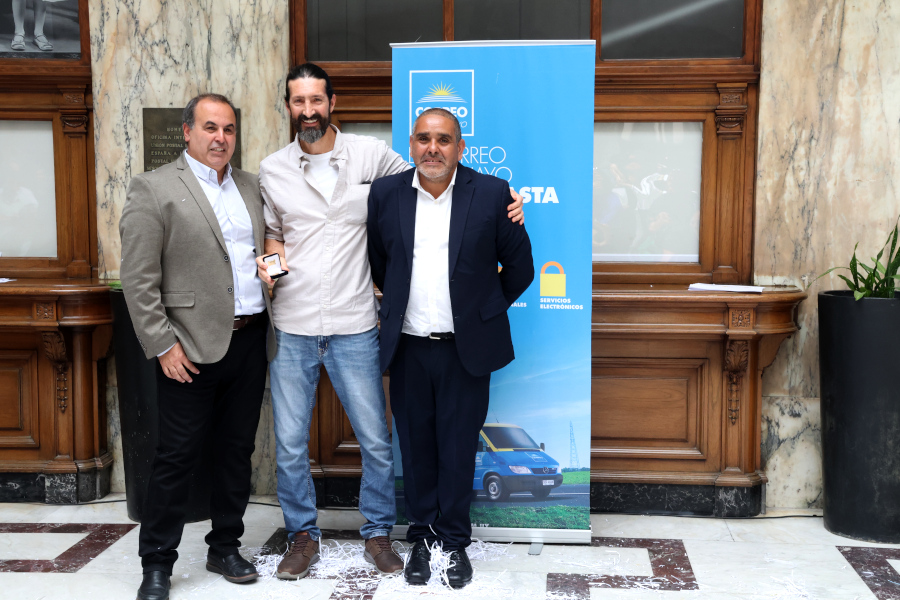 En el Palacio de Correos se realizó la tradicional entrega de medallas a los funcionarios postales que cumplieron 25, 35, 40, 45 y 50 años de servicio y a quienes se ampararon a los beneficios jubilatorios.