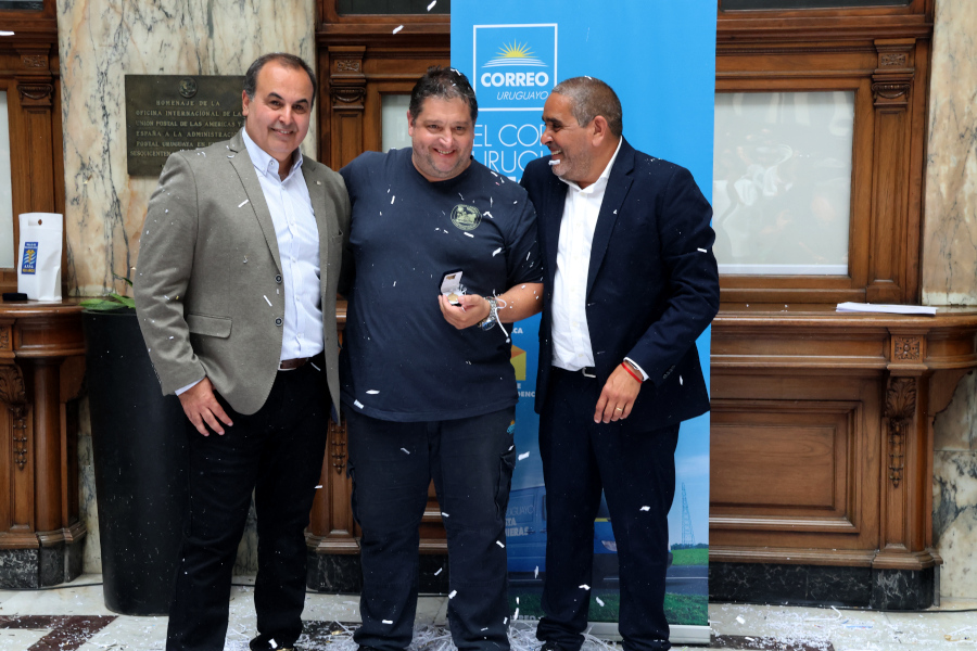 En el Palacio de Correos se realizó la tradicional entrega de medallas a los funcionarios postales que cumplieron 25, 35, 40, 45 y 50 años de servicio y a quienes se ampararon a los beneficios jubilatorios.