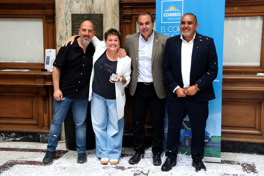En el Palacio de Correos se realizó la tradicional entrega de medallas a los funcionarios postales que cumplieron 25, 35, 40, 45 y 50 años de servicio y a quienes se ampararon a los beneficios jubilatorios.