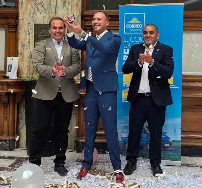 En el Palacio de Correos se realizó la tradicional entrega de medallas a los funcionarios postales que cumplieron 25, 35, 40, 45 y 50 años de servicio y a quienes se ampararon a los beneficios jubilatorios.