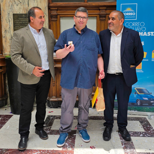 En el Palacio de Correos se realizó la tradicional entrega de medallas a los funcionarios postales que cumplieron 25, 35, 40, 45 y 50 años de servicio y a quienes se ampararon a los beneficios jubilatorios.