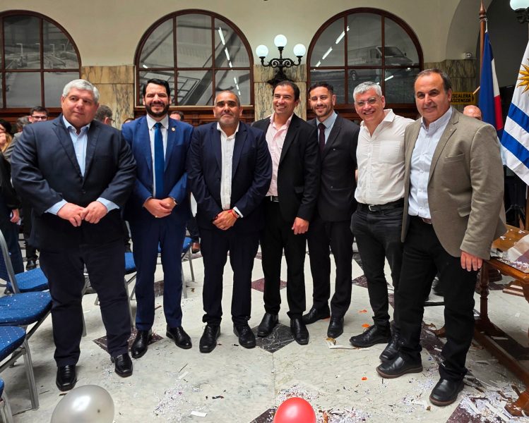 En el Palacio de Correos se realizó la tradicional entrega de medallas a los funcionarios postales que cumplieron 25, 35, 40, 45 y 50 años de servicio y a quienes se ampararon a los beneficios jubilatorios.