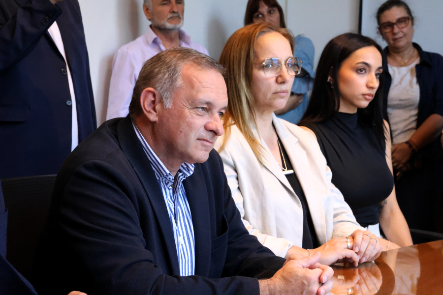 En la Sala de acuerdos del Palacio de Correos tuvo lugar la ceremonia de toma de posesión de cargo del director de Correo Uruguayo, José Hualde.