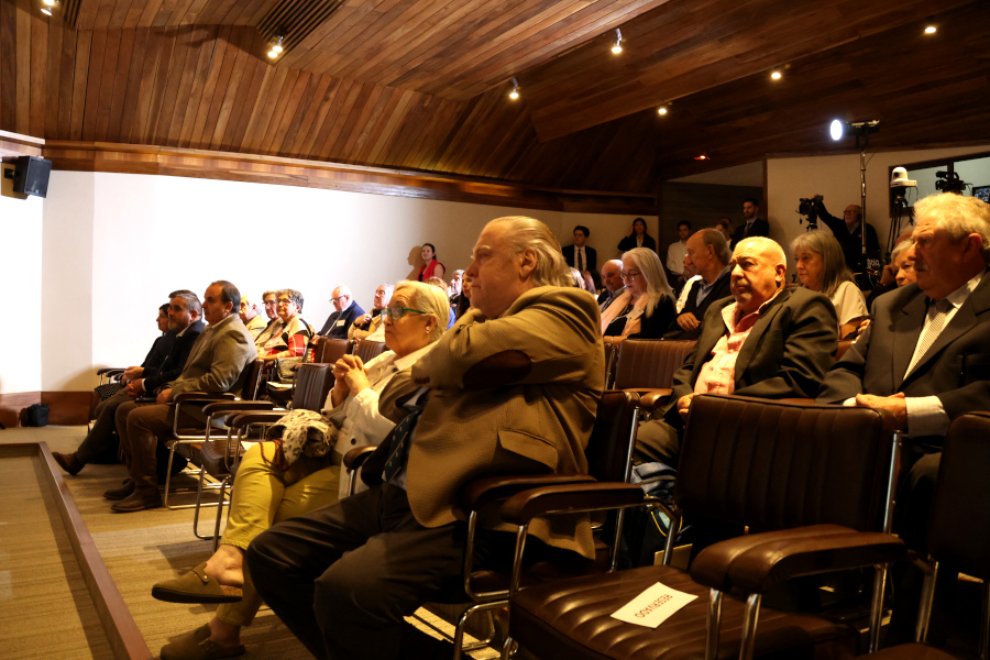 En el marco del décimo primer encuentro Mundial de Consejos Consultivos y del sexto Encuentro de Asociaciones de Uruguayos Residentes en el Exterior, Correo Uruguayo realizó el lanzamiento de un sello personalizado en homenaje a la profesora Belela Herrera