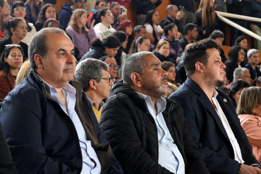 En un acto que contó con autoridades de Correo Uruguayo, ANEP y la Junta Departamental de Montevideo, se realizó el lanzamiento de una serie de tres sellos conmemorativos por los 100 años del Grupo Escolar Felipe Sanguinetti