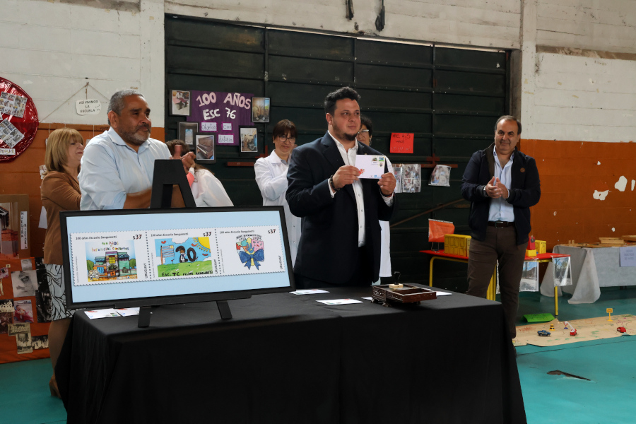 En un acto que contó con autoridades de Correo Uruguayo, ANEP y la Junta Departamental de Montevideo, se realizó el lanzamiento de una serie de tres sellos conmemorativos por los 100 años del Grupo Escolar Felipe Sanguinetti