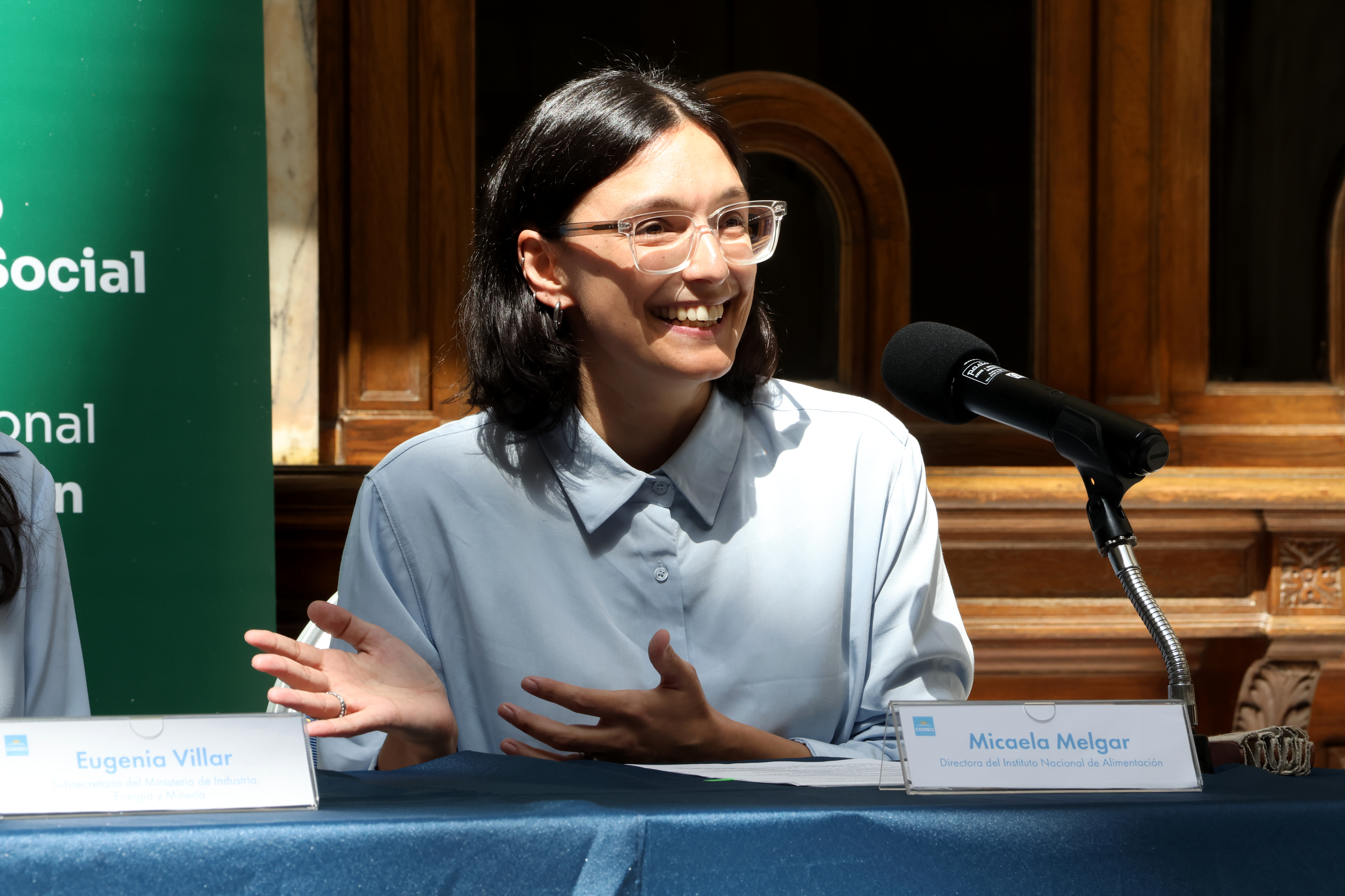 En el hall del Palacio de Correos autoridades de Correo Uruguayo y del Instituto Nacional de Alimentación firmaron un acuerdo en el que se concreta una alianza estratégica entre ambas instituciones, a través de la cual se articularan esfuerzos para desarrollar capacidades y mejorar políticas públicas vinculadas a la seguridad y soberanía alimentaria.