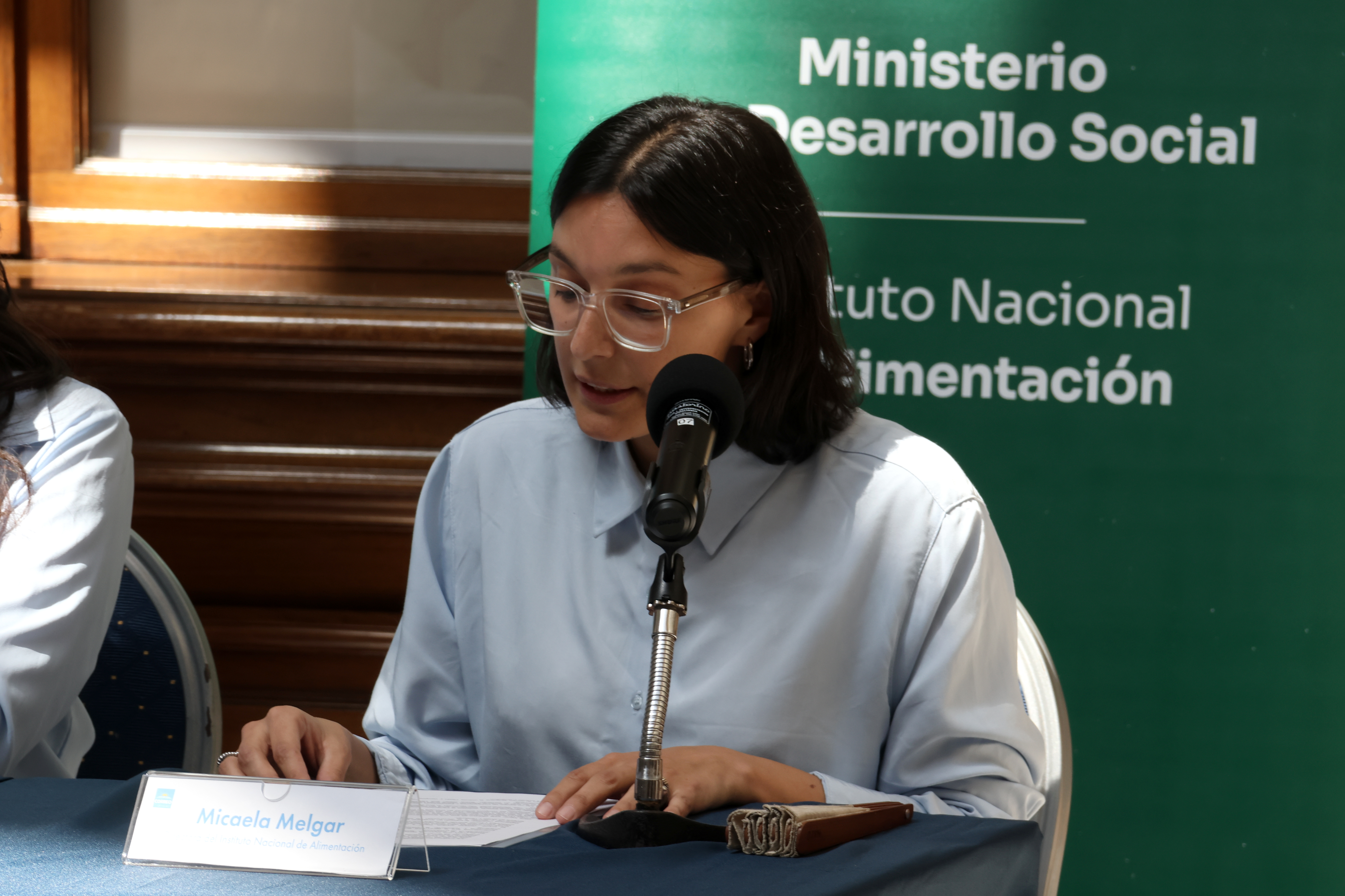 En el hall del Palacio de Correos autoridades de Correo Uruguayo y del Instituto Nacional de Alimentación firmaron un acuerdo en el que se concreta una alianza estratégica entre ambas instituciones, a través de la cual se articularan esfuerzos para desarrollar capacidades y mejorar políticas públicas vinculadas a la seguridad y soberanía alimentaria.