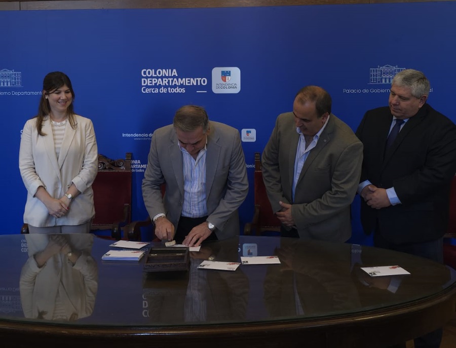 En el marco del trigésimo aniversario de la declaración del Barrio Histórico de Colonia del Sacramento como Patrimonio Mundial de la Humanidad por la UNESCO, Correo Uruguayo presentó un sello personalizado en homenaje a este relevante acontecimiento