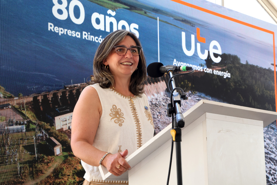 Con la presencia del presidente de la república, Yamandú Orsi, Correo Uruguayo presentó un sello personalizado conmemorativo por el octogésimo aniversario de de la Central Hidroeléctrica de Rincón del Bonete.