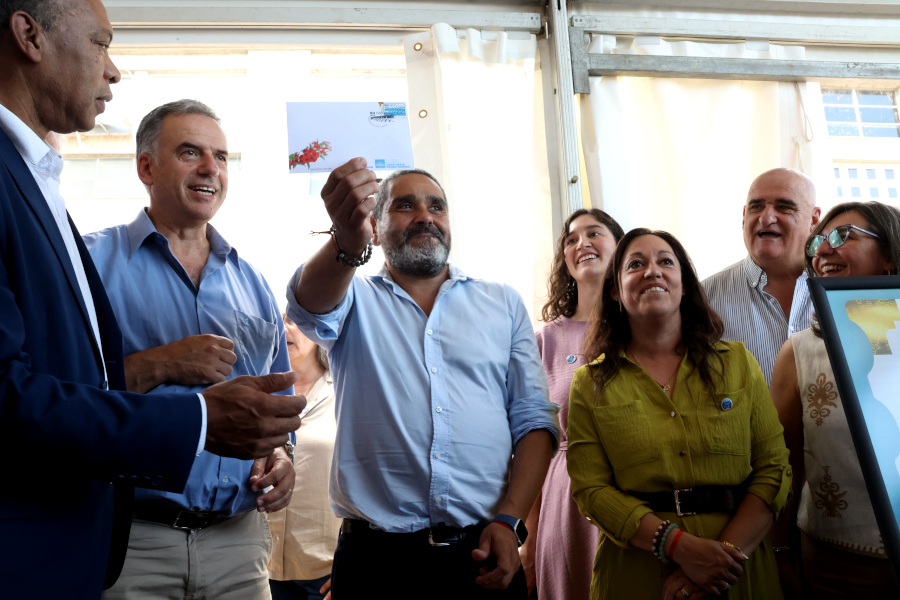 Con la presencia del presidente de la república, Yamandú Orsi, Correo Uruguayo presentó un sello personalizado conmemorativo por el octogésimo aniversario de de la Central Hidroeléctrica de Rincón del Bonete.