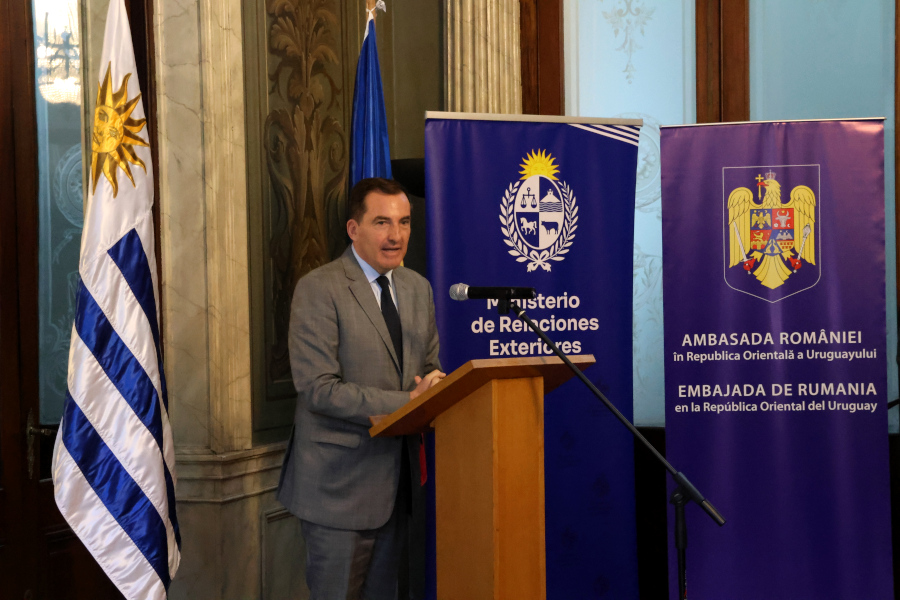 En el Ministerio de Relaciones Exteriores, Correo Uruguayo y el correo de Rumania llevaron a cabo la emisión conjunta de una hoja filatélica, conmemorativa por los noventa años de las relaciones diplomáticas entre Rumania y Uruguay.
