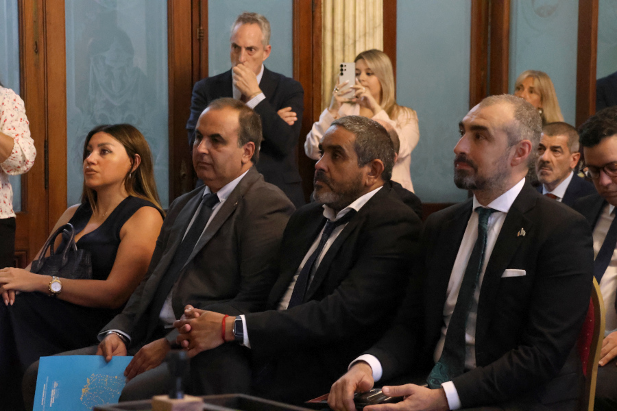 En el Ministerio de Relaciones Exteriores, Correo Uruguayo y el correo de Rumania llevaron a cabo la emisión conjunta de una hoja filatélica, conmemorativa por los noventa años de las relaciones diplomáticas entre Rumania y Uruguay.