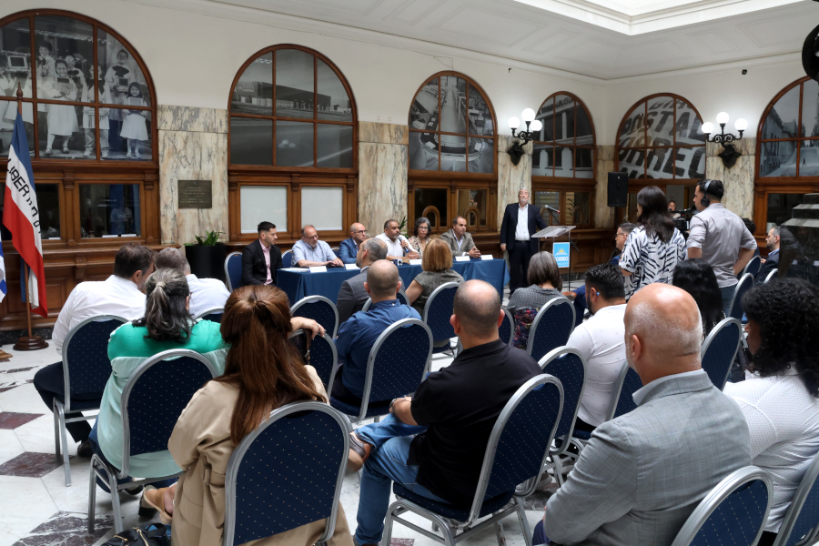 A través de un acuerdo firmado en el Palacio de Correos, Correo Uruguayo pondrá a disposición de ASSE su plataforma logística y su Red Nacional Postal para el diseño y ejecución de soluciones integrales, como ser la gestión de la cadena de suministro, distribución y trazabilidad de medicamentos, servicios de comunicación física y digital y servicios financieros básicos.