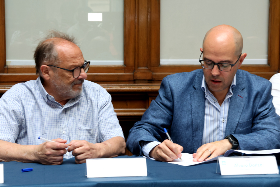 A través de un acuerdo firmado en el Palacio de Correos, Correo Uruguayo pondrá a disposición de ASSE su plataforma logística y su Red Nacional Postal para el diseño y ejecución de soluciones integrales, como ser la gestión de la cadena de suministro, distribución y trazabilidad de medicamentos, servicios de comunicación física y digital y servicios financieros básicos.