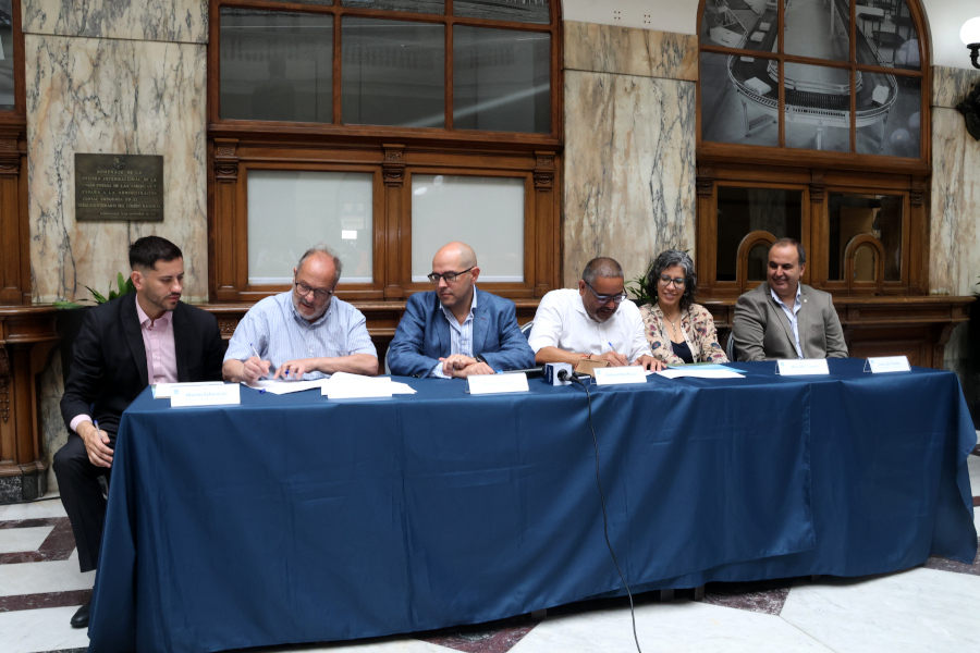 A través de un acuerdo firmado en el Palacio de Correos, Correo Uruguayo pondrá a disposición de ASSE su plataforma logística y su Red Nacional Postal para el diseño y ejecución de soluciones integrales, como ser la gestión de la cadena de suministro, distribución y trazabilidad de medicamentos, servicios de comunicación física y digital y servicios financieros básicos.