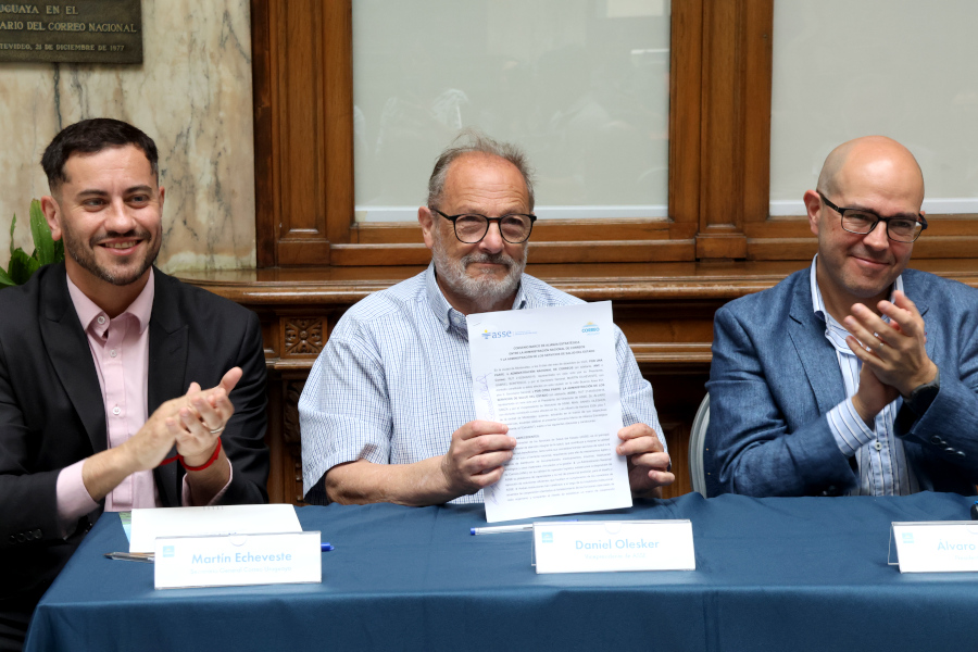 A través de un acuerdo firmado en el Palacio de Correos, Correo Uruguayo pondrá a disposición de ASSE su plataforma logística y su Red Nacional Postal para el diseño y ejecución de soluciones integrales, como ser la gestión de la cadena de suministro, distribución y trazabilidad de medicamentos, servicios de comunicación física y digital y servicios financieros básicos.