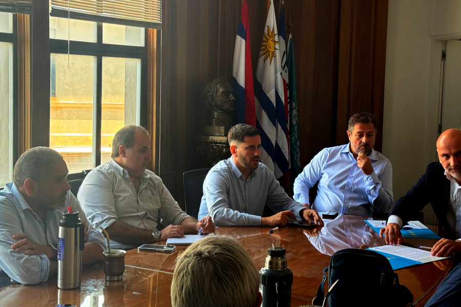 En un acto de gran significación para el futuro del Correo Uruguayo, este jueves 11 de diciembre se firmó un Memorando de Entendimiento entre los designados por el Directorio de la Administración Nacional de Correos (ANC) y la Asociación de Funcionarios Postales del Uruguay (AFPU).