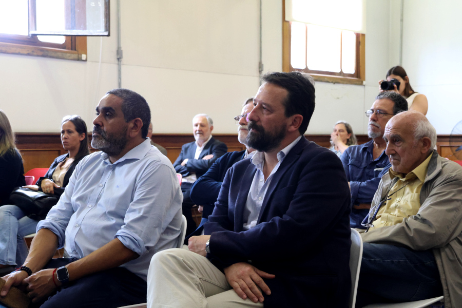 Correo Uruguayo realizó el lanzamiento del sello conmemorativo por los 150 años de la Facultad de Medicina