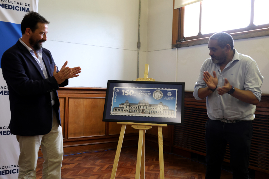 Correo Uruguayo realizó el lanzamiento del sello conmemorativo por los 150 años de la Facultad de Medicina