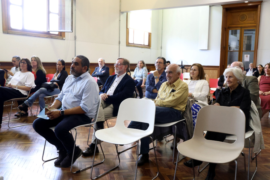 Correo Uruguayo realizó el lanzamiento del sello conmemorativo por los 150 años de la Facultad de Medicina