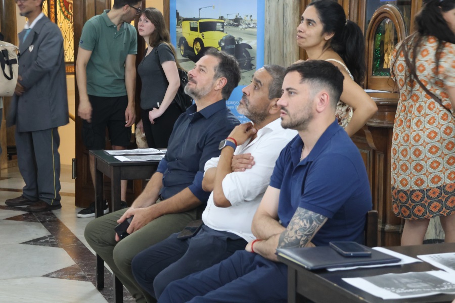 En una nueva edición de Museos en la noche, el Palacio de Correos abrió sus puertas al público, ofreciendo a las clásicas visitas del Museo Postal y del Salón de Protocolo, espectáculos artísticos de excelente calidad, como los conciertos de Gaitas del Colectivo Gallego, del Coro Hispania y de la Orquesta de Cámara Raskolnikov.