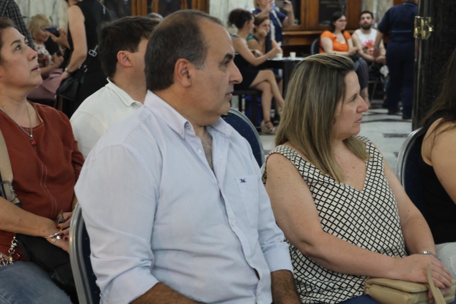 En una nueva edición de Museos en la noche, el Palacio de Correos abrió sus puertas al público, ofreciendo a las clásicas visitas del Museo Postal y del Salón de Protocolo, espectáculos artísticos de excelente calidad, como los conciertos de Gaitas del Colectivo Gallego, del Coro Hispania y de la Orquesta de Cámara Raskolnikov.