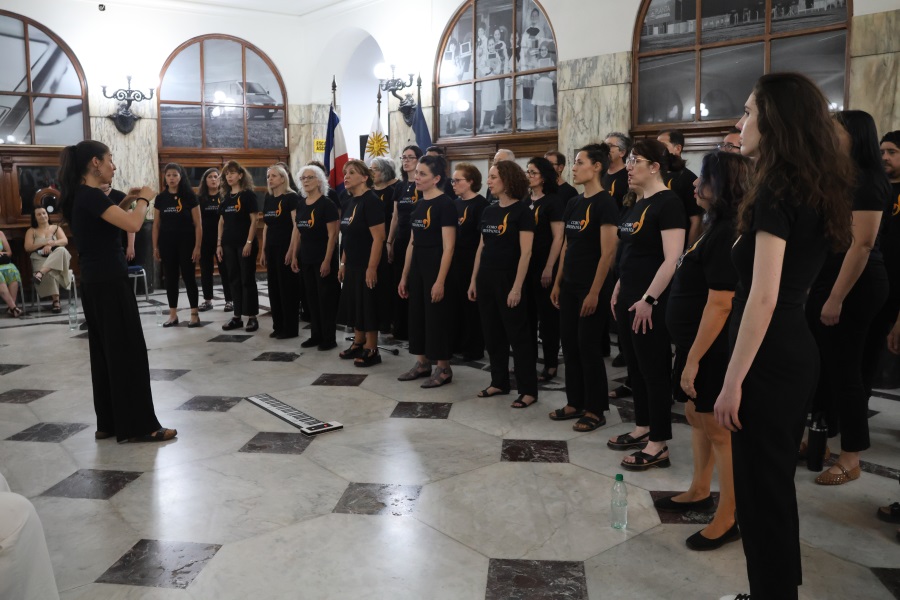 En una nueva edición de Museos en la noche, el Palacio de Correos abrió sus puertas al público, ofreciendo a las clásicas visitas del Museo Postal y del Salón de Protocolo, espectáculos artísticos de excelente calidad, como los conciertos de Gaitas del Colectivo Gallego, del Coro Hispania y de la Orquesta de Cámara Raskolnikov.