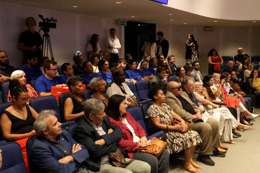 En un acto llevado a cabo en Torre Ejecutiva de Presidencia de la República, Correo Uruguayo realizó el lanzamiento del sello Diciembre, mes de los derechos humanos.