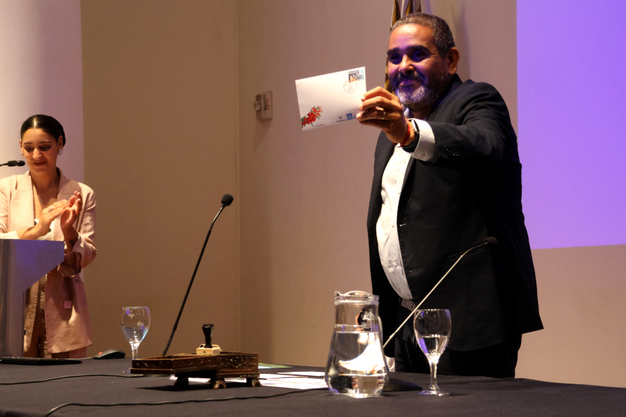 En un acto llevado a cabo en Torre Ejecutiva de Presidencia de la República, Correo Uruguayo realizó el lanzamiento del sello Diciembre, mes de los derechos humanos.