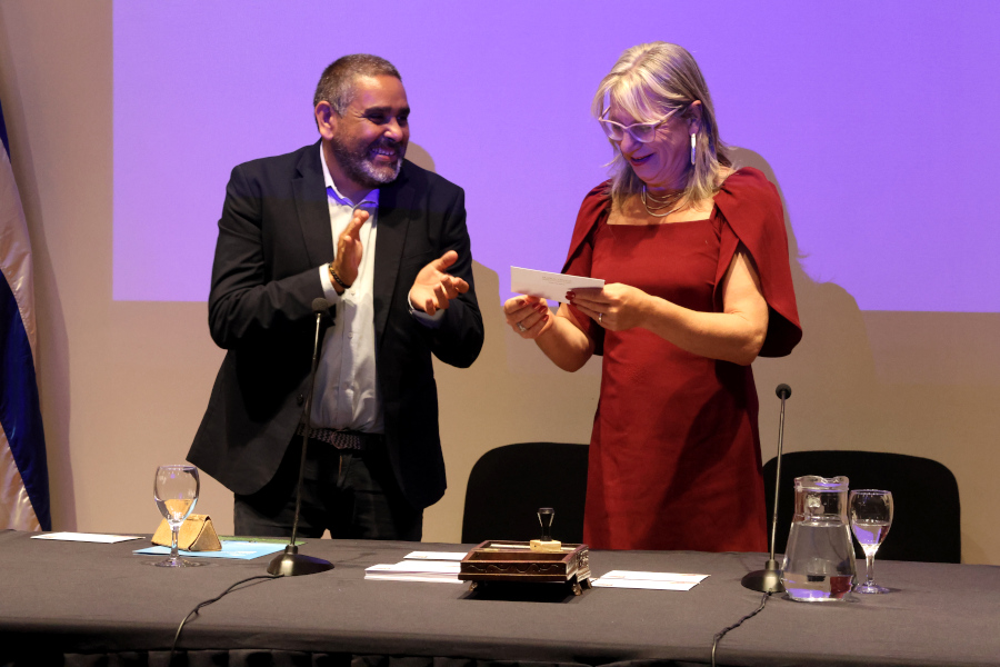 En un acto llevado a cabo en Torre Ejecutiva de Presidencia de la República, Correo Uruguayo realizó el lanzamiento del sello Diciembre, mes de los derechos humanos.