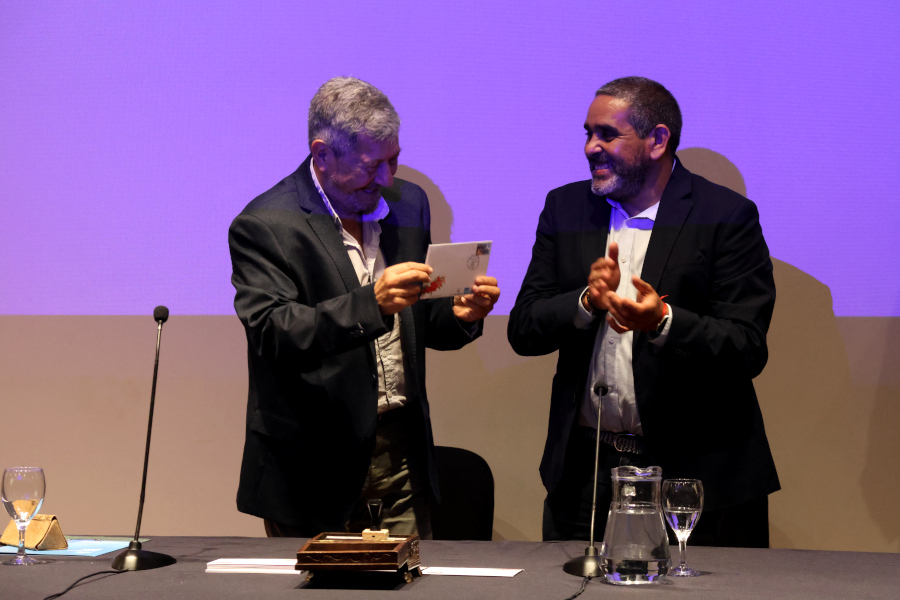 En un acto llevado a cabo en Torre Ejecutiva de Presidencia de la República, Correo Uruguayo realizó el lanzamiento del sello Diciembre, mes de los derechos humanos.