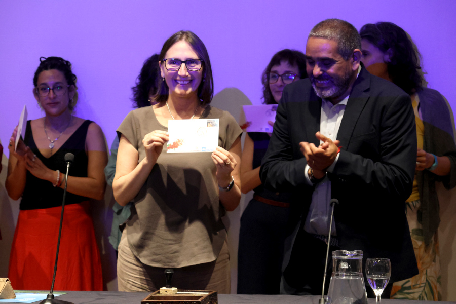 En un acto llevado a cabo en Torre Ejecutiva de Presidencia de la República, Correo Uruguayo realizó el lanzamiento del sello Diciembre, mes de los derechos humanos.