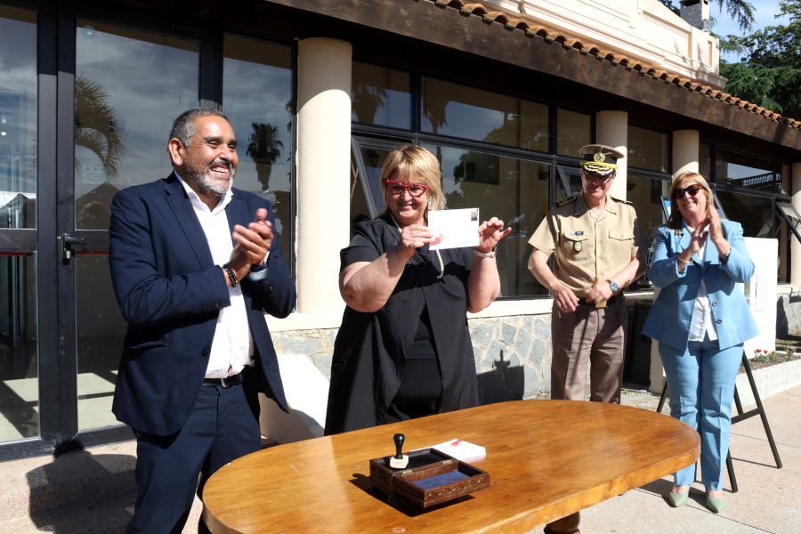 En el marco del nombramiento de la colonia de vacaciones del Parador Tajes como María Josefa Álamo de Suárez, Correo Uruguayo realizó el lanzamiento de un sello personalizado en homenaje a quien fuera esposa del presidente Joaquín Suárez y la encargada de bordar en 1828 el primer pabellón patrio.