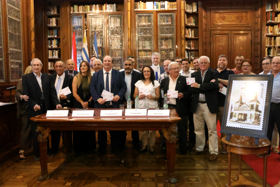 En un acto que tuvo lugar en la biblioteca del Palacio Legislativo, Correo Uruguayo realizó el lanzamiento de un sello conmemorativo por el centésimo quincuagésimo aniversario de la fundación de la ciudad de Sarandí del Yí.