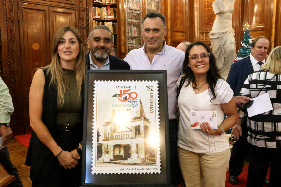 En un acto que tuvo lugar en la biblioteca del Palacio Legislativo, Correo Uruguayo realizó el lanzamiento de un sello conmemorativo por el centésimo quincuagésimo aniversario de la fundación de la ciudad de Sarandí del Yí.