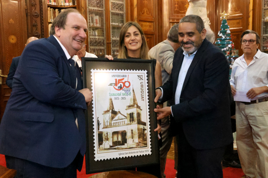 En un acto que tuvo lugar en la biblioteca del Palacio Legislativo, Correo Uruguayo realizó el lanzamiento de un sello conmemorativo por el centésimo quincuagésimo aniversario de la fundación de la ciudad de Sarandí del Yí.